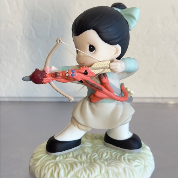 Precious Moments Disney Mulan & Mushu You Keep Me On Target 202032 (SB1505) - Picture 3 of 15